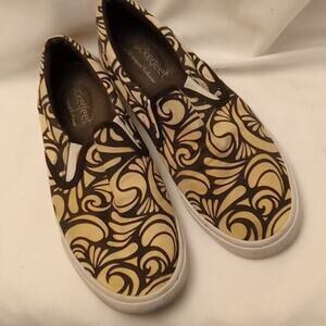 Bucketfeet Women's Size 7 Swirl Loafers - Comfy & Stylish